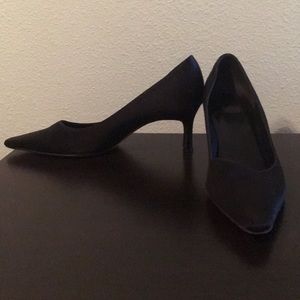 Black pointed toed heels